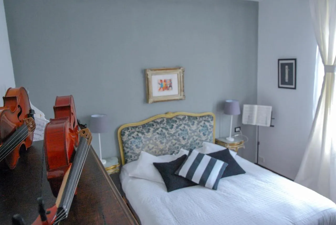 Bed and Breakfast Bb Tube Genova Bed & Breakfast
